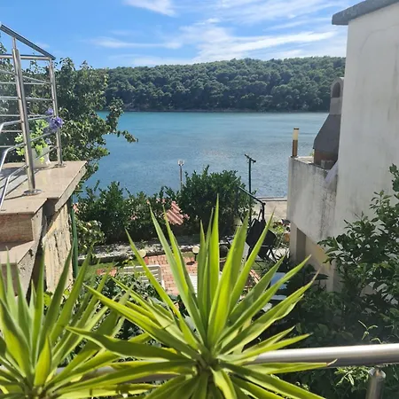 Ivi Apartamento Kampor