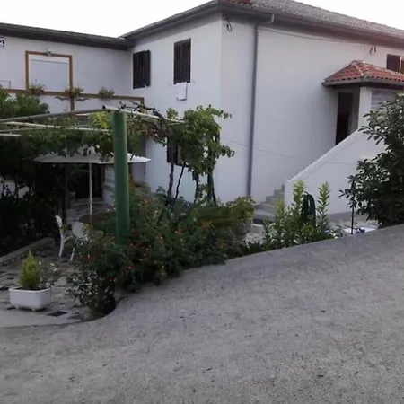 Ivi Apartamento *