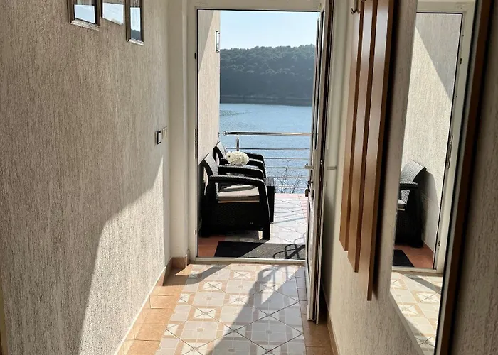 Ivi *
