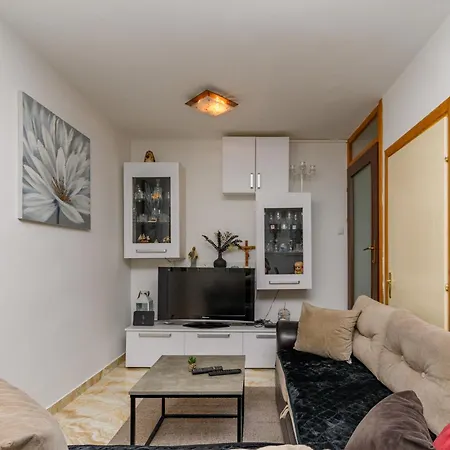 Ivi Apartament Kampor