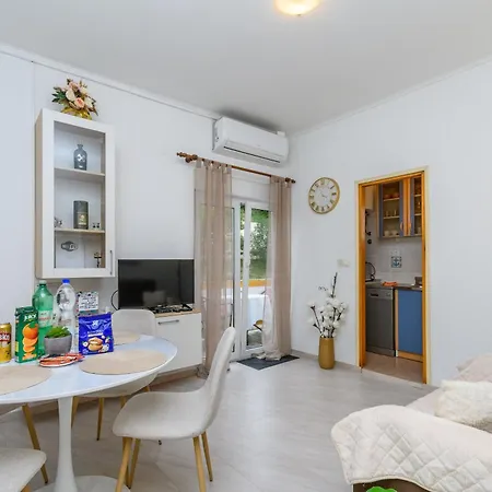 Ivi Apartament Kampor