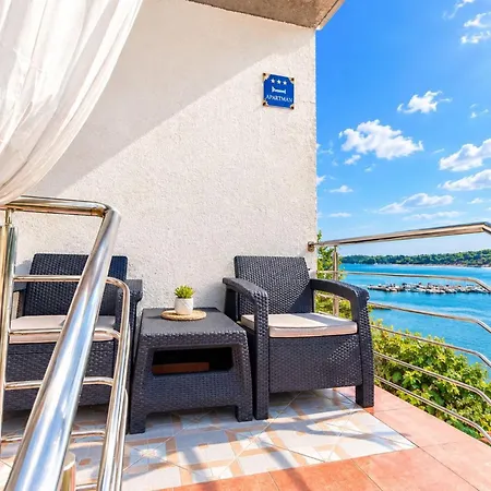 Ivi Apartament *