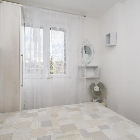 Ivi Apartament *