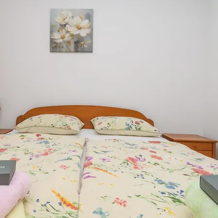 Apartament Ivi Kampor