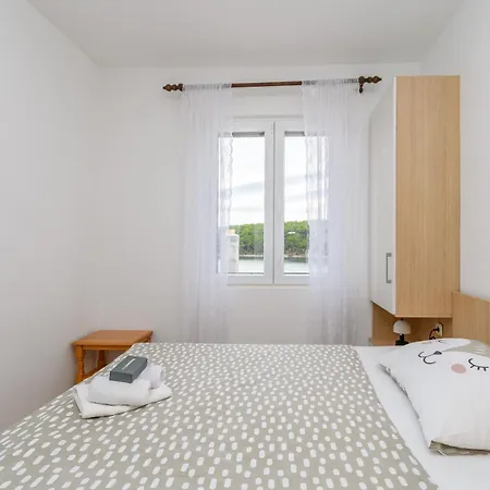 Ivi Apartament *