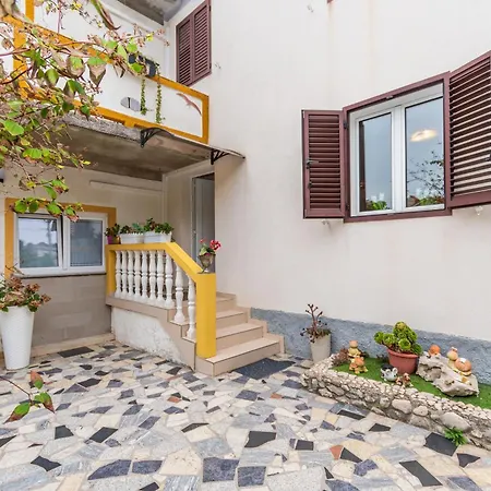 Apartament Ivi *