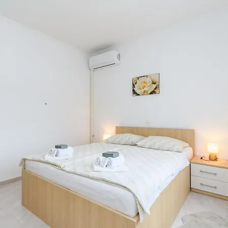 Apartament Ivi Kampor