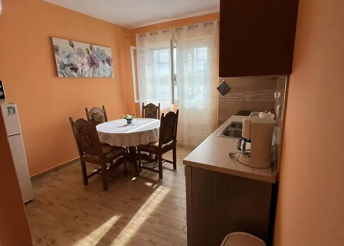Ivi Apartman *